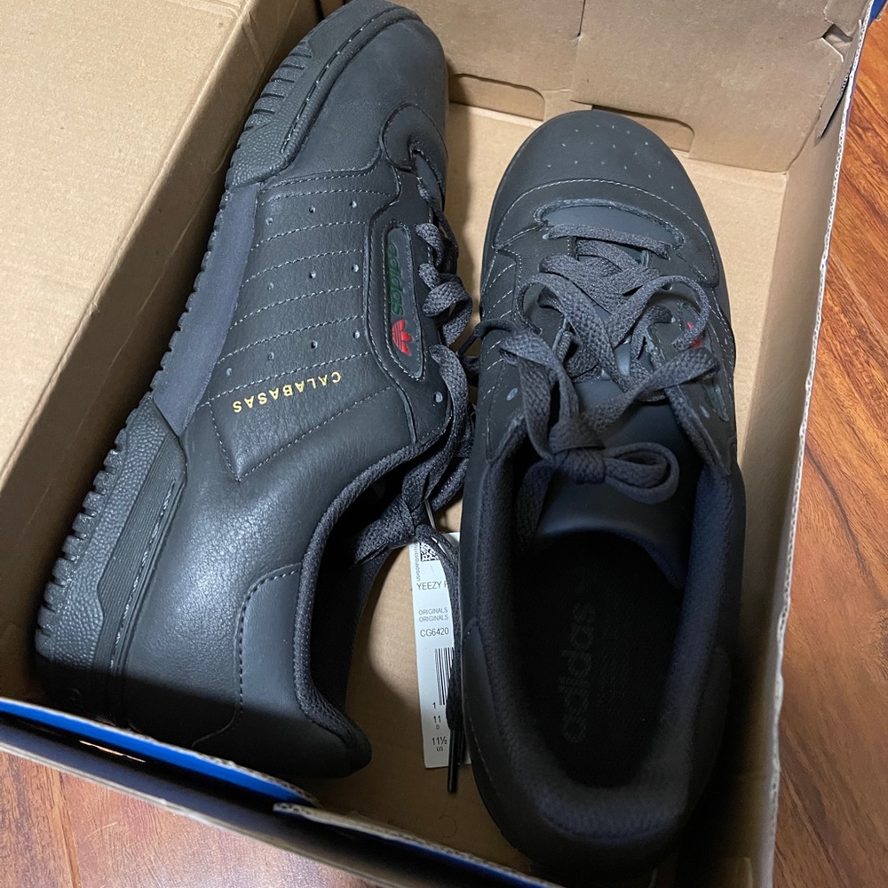 Yeezy powerphase calabasas size 11.5